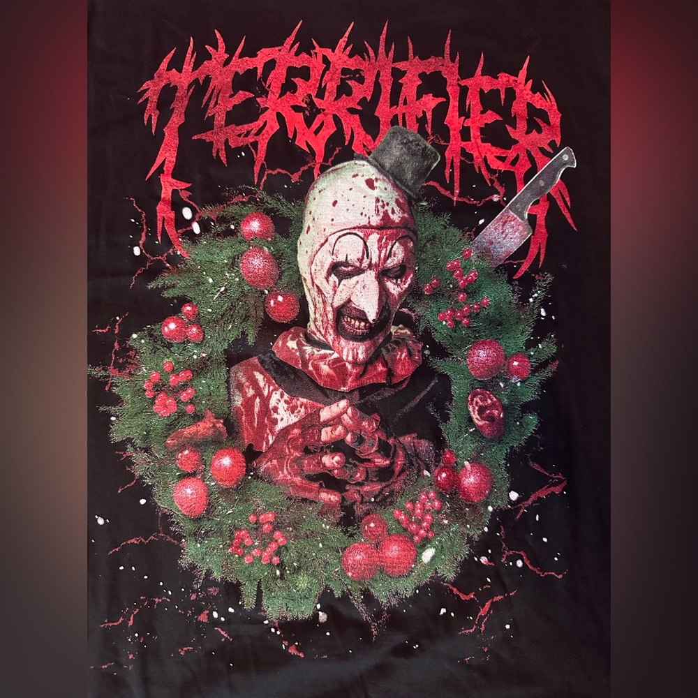 Hot Topic Black and Red Terrifier Graphic Tee Art the clown